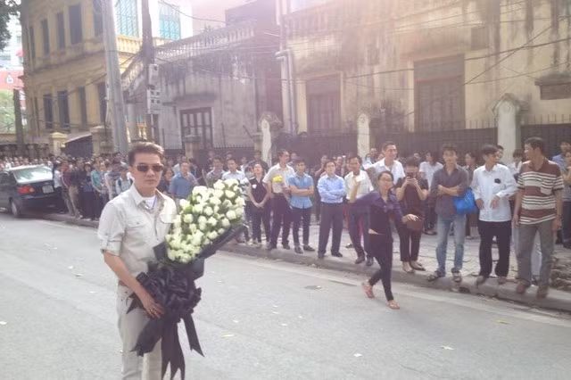 Đàm Vĩnh Hưng tại đám tang Đại tướng Võ Nguyên Giáp