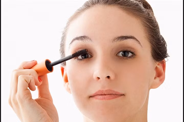 8 tuyệt chiêu dưỡng mi cong dày ai cũng có thể thực hiện