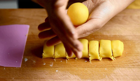 Tet nay tu tay lam mon banh dua thom ngon kho cuong - Anh 9