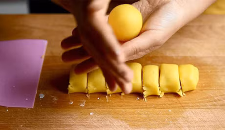 Tet nay tu tay lam mon banh dua thom ngon kho cuong - Anh 9