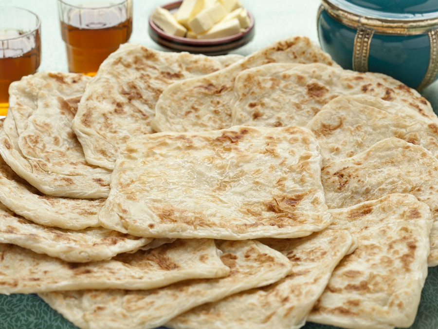 M’semen, Morocco: Loại bánh pancake bơ thơm ngậy này được làm từ bột semolina cán mỏng, kẹp với đồ ngọt hoặc mặn, sau đó để khô và nướng. Bánh thường có hình vuông và giàu dinh dưỡng. Ảnh: Seriouseats. M’semen, Morocco: Loại bánh pancake bơ thơm ngậy này được làm từ bột semolina cán mỏng, kẹp với đồ ngọt hoặc mặn, sau đó để khô và nướng. Bánh thường có hình vuông và giàu dinh dưỡng. Ảnh: Seriouseats.