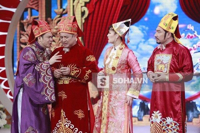 Bí mật chưa biết về bài hát “Tham nhũng kỳ diệu” ở Táo quân 2016 ảnh 1 Các Táo bối rối trước Vòng quay tham nhũng.