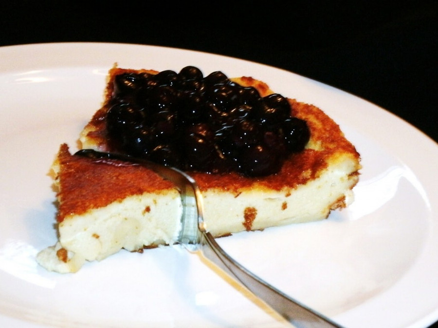 Pannukakku, Phần Lan: Pannukakku là một pancake khá dày được nướng trong lò. Phần giữa bánh mềm, ăn kèm với hoa quả và kem. Đây là bữa sáng cuối tuần hoàn hảo của người Phần Lan. Ảnh: Finnishfoodgirl. Pannukakku, Phần Lan: Pannukakku là một pancake khá dày được nướng trong lò. Phần giữa bánh mềm, ăn kèm với hoa quả và kem. Đây là bữa sáng cuối tuần hoàn hảo của người Phần Lan. Ảnh: Finnishfoodgirl.