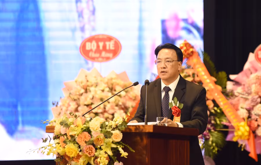 Ông Phạm Giang Nam, Giám đốc Sở Y tế Điện Biên trình bày diễn văn ôn lại truyền thống 70 năm thành lập ngành.