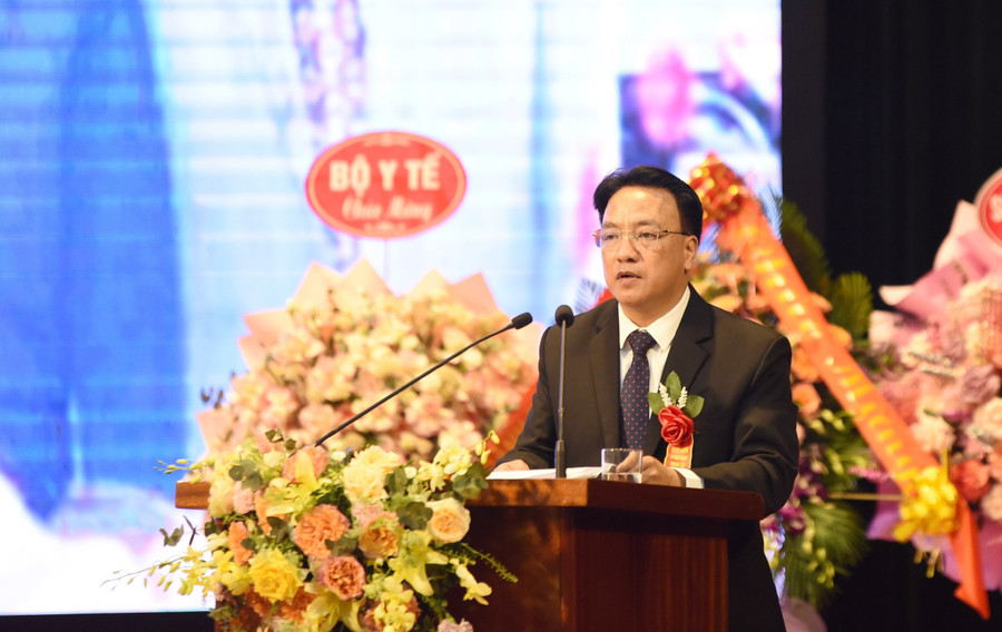 Ông Phạm Giang Nam, Giám đốc Sở Y tế Điện Biên trình bày diễn văn ôn lại truyền thống 70 năm thành lập ngành.