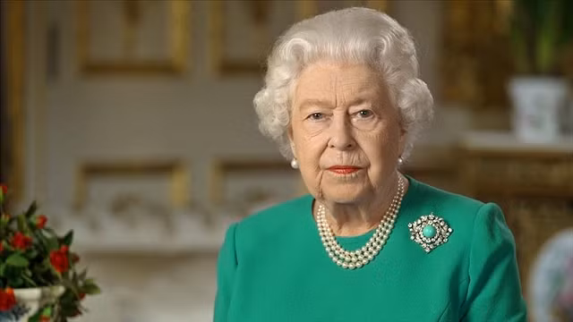 Nữ hoàng Elizabeth II của Vương quốc Anh.