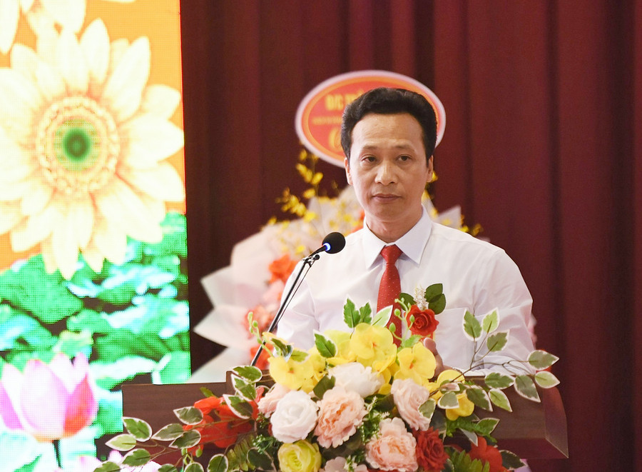 Ông Lê Khánh Hòa, Bí thư Huyện ủy Nậm Pồ phát biểu tại Lễ kỷ niệm.