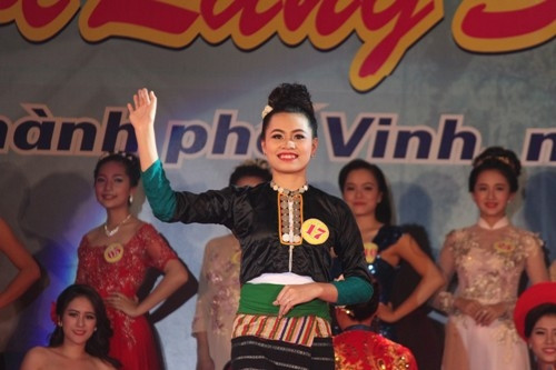 Ngẩn ngơ ngắm nhìn nhan sắc Người đẹp Lễ hội Làng Sen năm 2016 - Ảnh 2 Ngẩn ngơ ngắm nhìn nhan sắc Người đẹp Lễ hội Làng Sen năm 2016 - Ảnh 2