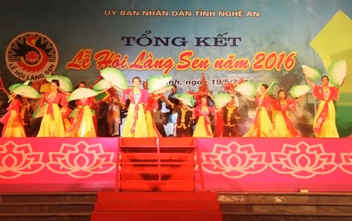 Ngẩn ngơ ngắm nhìn nhan sắc Người đẹp Lễ hội Làng Sen năm 2016 - Ảnh 12