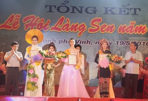 Ngẩn ngơ ngắm nhìn nhan sắc Người đẹp Lễ hội Làng Sen năm 2016 - Ảnh 9