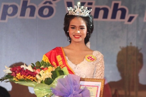 Ngẩn ngơ ngắm nhìn nhan sắc Người đẹp Lễ hội Làng Sen năm 2016 - Ảnh 11 Ngẩn ngơ ngắm nhìn nhan sắc Người đẹp Lễ hội Làng Sen năm 2016 - Ảnh 11