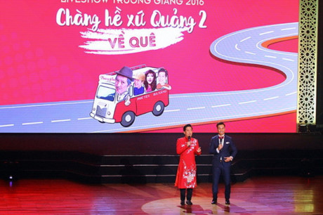 Trường Giang khóc khi nhắc về mẹ trong live show Truong Giang khoc khi nhac ve me trong live show