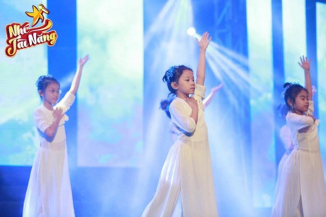 Như Minh - Hà My đăng quang quán quân Nhí tài năng 2016 - Ảnh 6 Nhu Minh - Ha My dang quang quan quan Nhi tai nang 2016 - Anh 6