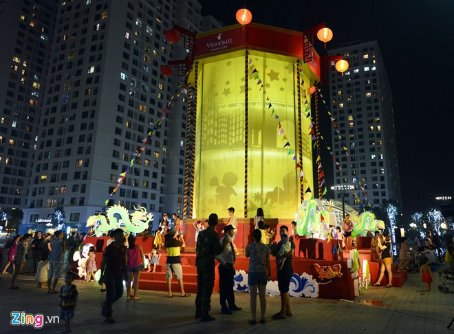 Hàng chục nghìn người phá cỗ trông trăng