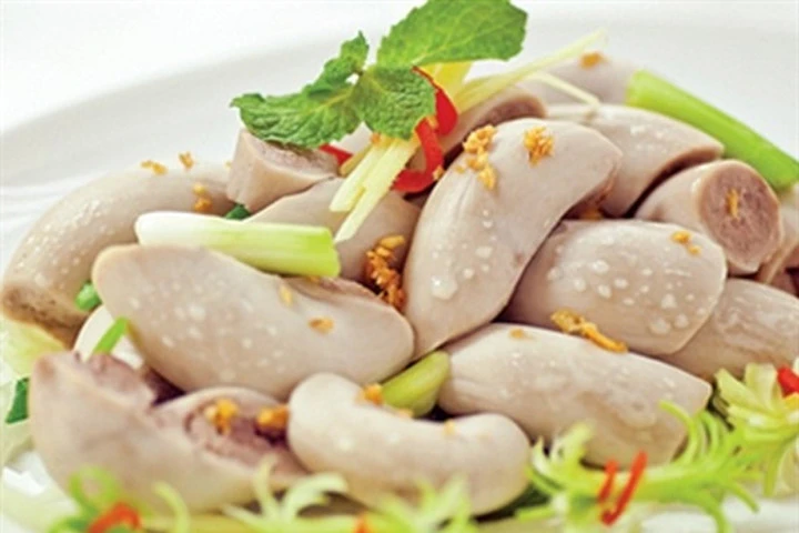 Cần gì phải đi mua, ở nhà cũng làm được món dồi trường "siêu ngon" theo cách này