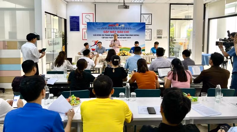 Đông đảo cơ quan truyền thông đưa tin về sự kiện.