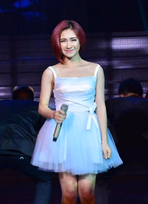 Điểm danh 8 hot girl có đôi mắt cười đẹp nhất - ảnh 10 Hình ảnh: Điểm danh 8 hot girl có đôi mắt cười đẹp nhất số 10