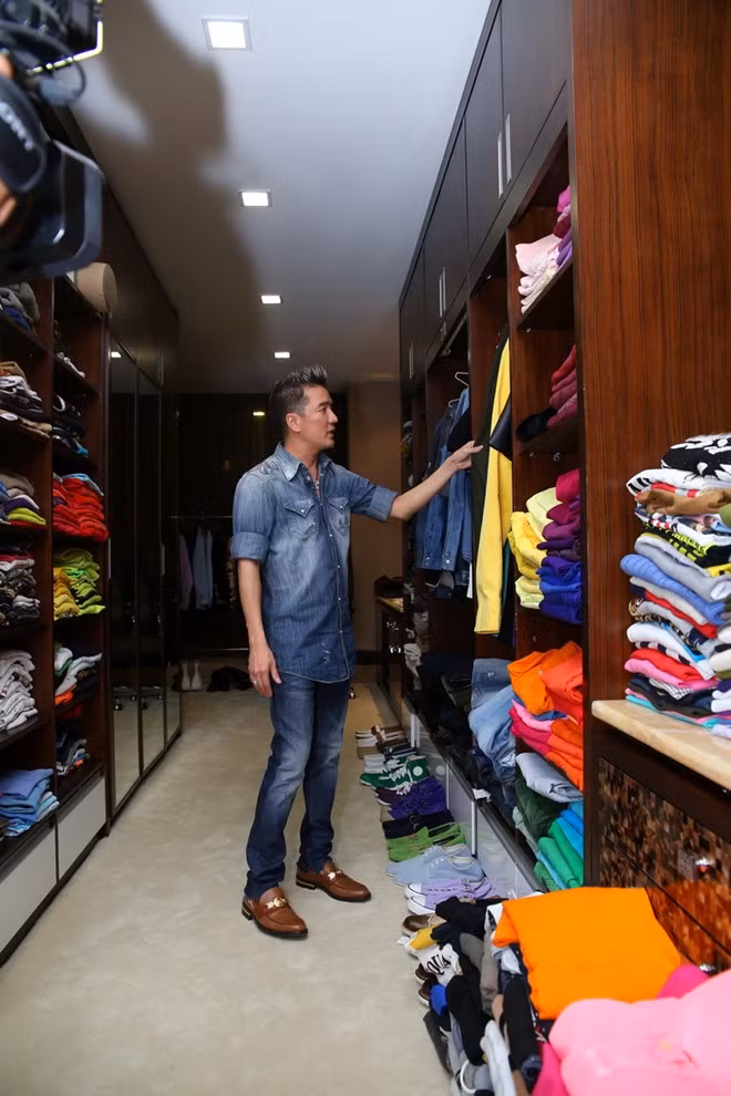 Kho quần áo hiệu nghìn món của Đàm Vĩnh Hưng
