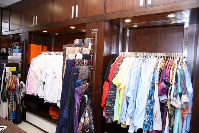 Kho quần áo hiệu nghìn món của Đàm Vĩnh Hưng