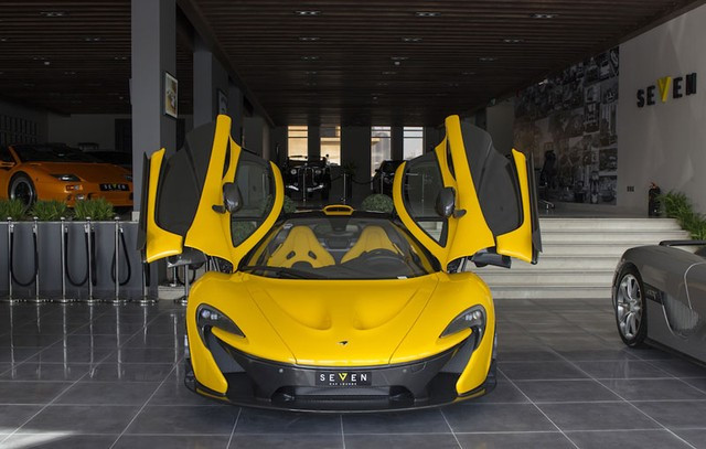 Siêu xe McLaren P1 màu vàng rực rỡ từ trong ra ngoài và còn mới nguyên. Đây là 1 trong số 375 chiếc siêu xe McLaren P1 được sản xuất và bán ra toàn cầu.&nbsp;