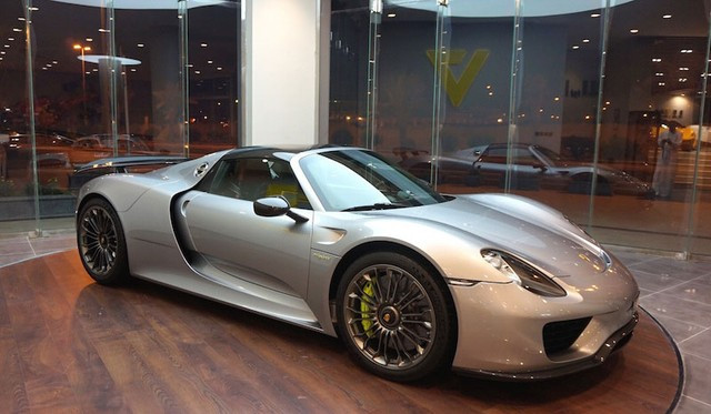 Mãn nhãn với “rừng” siêu xe tại đại lý ở Ả-Rập Xê-Út ảnh 33