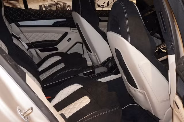 Mãn nhãn với “rừng” siêu xe tại đại lý ở Ả-Rập Xê-Út ảnh 36