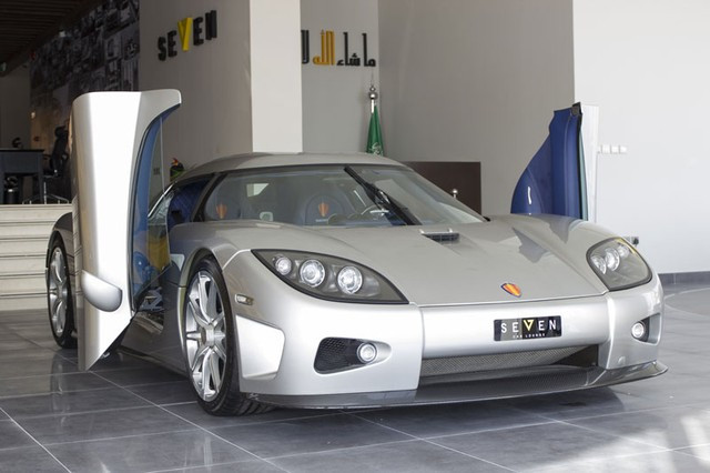 Mãn nhãn với “rừng” siêu xe tại đại lý ở Ả-Rập Xê-Út ảnh 16