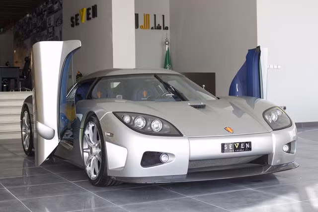 Mãn nhãn với “rừng” siêu xe tại đại lý ở Ả-Rập Xê-Út ảnh 16