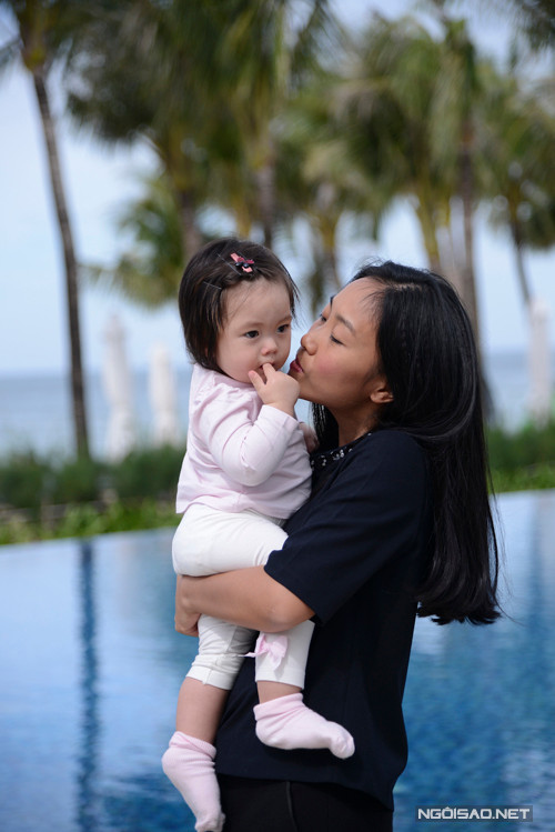 Đoan Trang bình yên bên con gái yêu ảnh 9 9-3060-1419904180.jpg