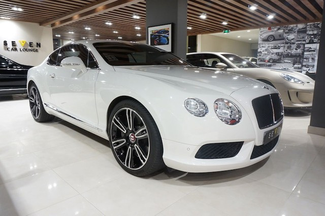 Mãn nhãn với “rừng” siêu xe tại đại lý ở Ả-Rập Xê-Út ảnh 1