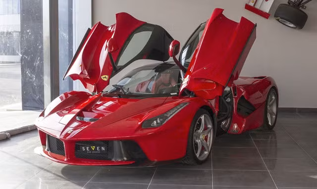 Mãn nhãn với “rừng” siêu xe tại đại lý ở Ả-Rập Xê-Út ảnh 14