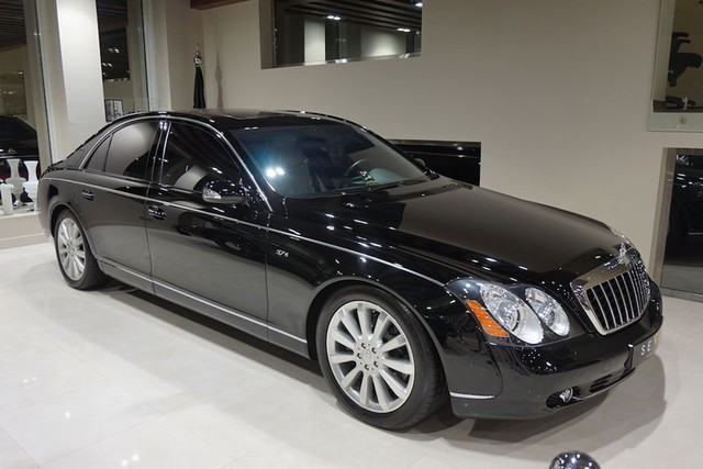 Xe siêu sang Maybach 57S đời 2007 đã qua sử dụng và có giá 250.000 USD tại Seven Car Lounge. Xe đã chạy 5.800 km trước khi tìm chủ nhân mới. Con số 57 trong tên xe bắt nguồn từ chiều dài tổng thể 5.700 mm. Xe được trang bị động cơ V12, tăng áp kép, dung tích 6.0 lít, sản sinh công suất tối đa 559 mã lực. Nhờ đó, Maybach 57S có thể tăng tốc từ 0-100 km/h trong 4,8 giây.