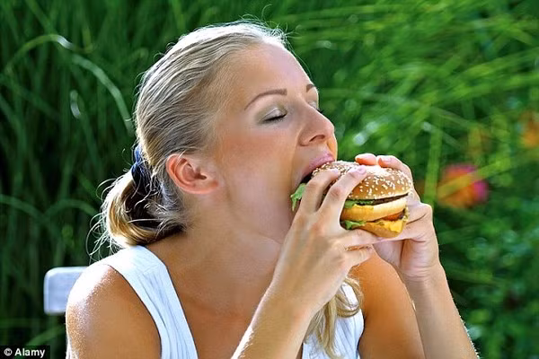 Các nhà khoa học Oxbridge đã tiết lộ những bí quyết để có một chế độ ăn uống giảm cân thành công trong năm mới. Ảnh minh họa