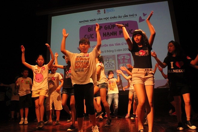 Tiết mục flash-mob sôi động của các em học sinh Trường tiểu học Thực nghiệm Hà Nội