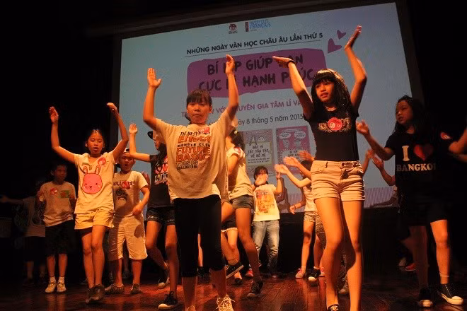 Tiết mục flash-mob sôi động của các em học sinh Trường tiểu học Thực nghiệm Hà Nội