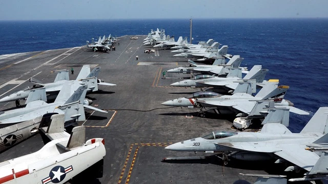 Chiến đấu cơ F-18 của Mỹ trên mẫu hạm USS Carl Vinson