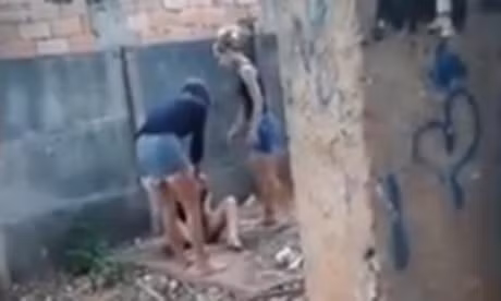 Nhung vu nu sinh danh nhau gay chan dong tren the gioi - Anh 1