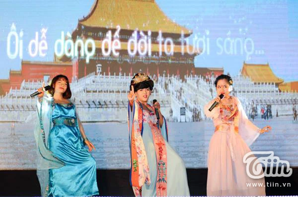 Nam sinh trường Báo giả gái cực ngọt đêm nhạc kịch Sóng trẻ Festival