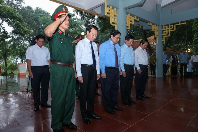 Thủ tướng Chính phủ Phạm Minh Chính dâng hương tưởng nhớ Chủ tịch Hồ Chí Minh tại Khu tưởng niệm Chủ tịch Hồ Chí Minh ở thị xã Nghĩa Lộ- Ảnh: VGP/Nhật Bắc Thủ tướng Chính phủ Phạm Minh Chính dâng hương tưởng nhớ Chủ tịch Hồ Chí Minh tại Khu tưởng niệm Chủ tịch Hồ Chí Minh ở thị xã Nghĩa Lộ- Ảnh: VGP/Nhật Bắc