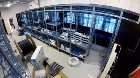 Ben trong mot trung tam du lieu chuyen dao tien bitcoin o Iceland - Anh 1