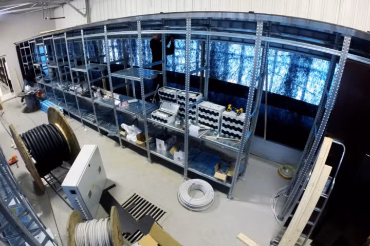 Bên trong một trung tâm dữ liệu chuyên đào tiền bitcoin ở Iceland