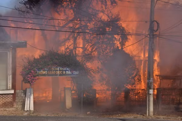 Kon Tum: Cháy trụ sở Phòng Giáo dục & Đào tạo huyện Kon Rẫy