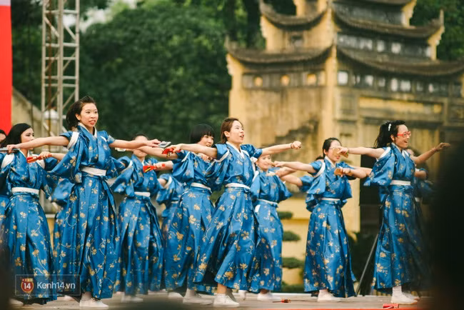 Cuối tuần này, các bạn trẻ Hà Nội lại rủ nhau tới Lễ hội hoa anh đào - Ảnh 16.