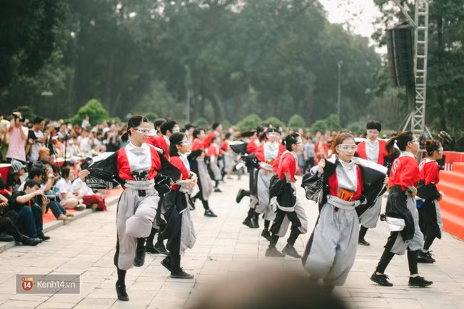 Cuối tuần này, các bạn trẻ Hà Nội lại rủ nhau tới Lễ hội hoa anh đào - Ảnh 18.