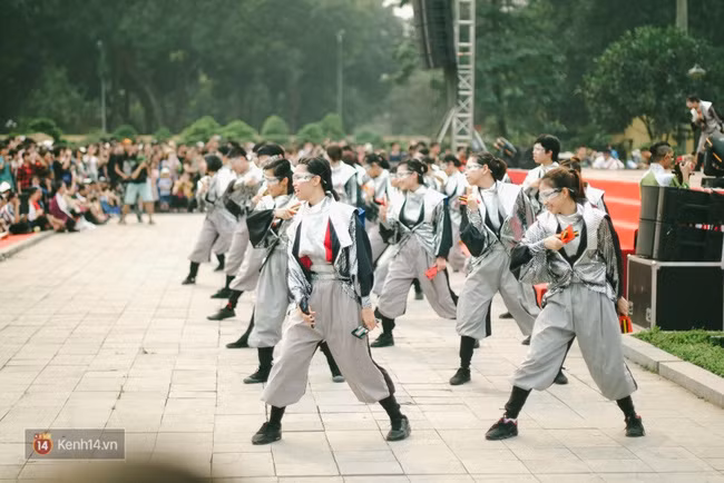 Cuối tuần này, các bạn trẻ Hà Nội lại rủ nhau tới Lễ hội hoa anh đào - Ảnh 17.