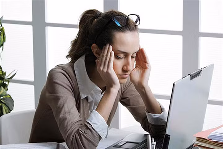 Mắt bị co giật, vì sao?