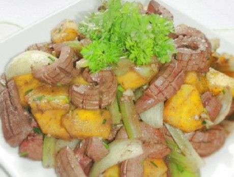 Cật heo xào dứa hành ngon và lạ miệng cho bữa cơm ngày lễ - Ảnh 1 Cat heo xao dua hanh ngon va la mieng cho bua com ngay le - Anh 1