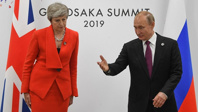 Thủ tướng May lạnh lùng bên cạnh TT Nga Putin Thủ tướng May lạnh lùng bên cạnh TT Nga Putin