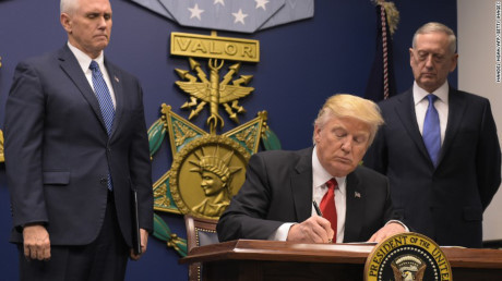 Donald Trump đang để tướng lĩnh quân sự Donald Trump dang de tuong linh quan su