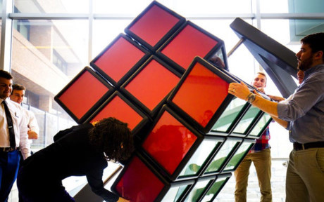 Bất ngờ với khối rubik khổng lồ thách thức người chơi - Ảnh 9 Bat ngo voi khoi rubik khong lo thach thuc nguoi choi - Anh 9